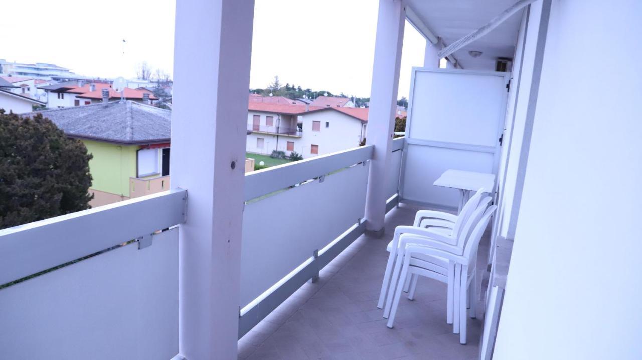 Condominio Quadrangolo-Gemini Бибионе Экстерьер фото